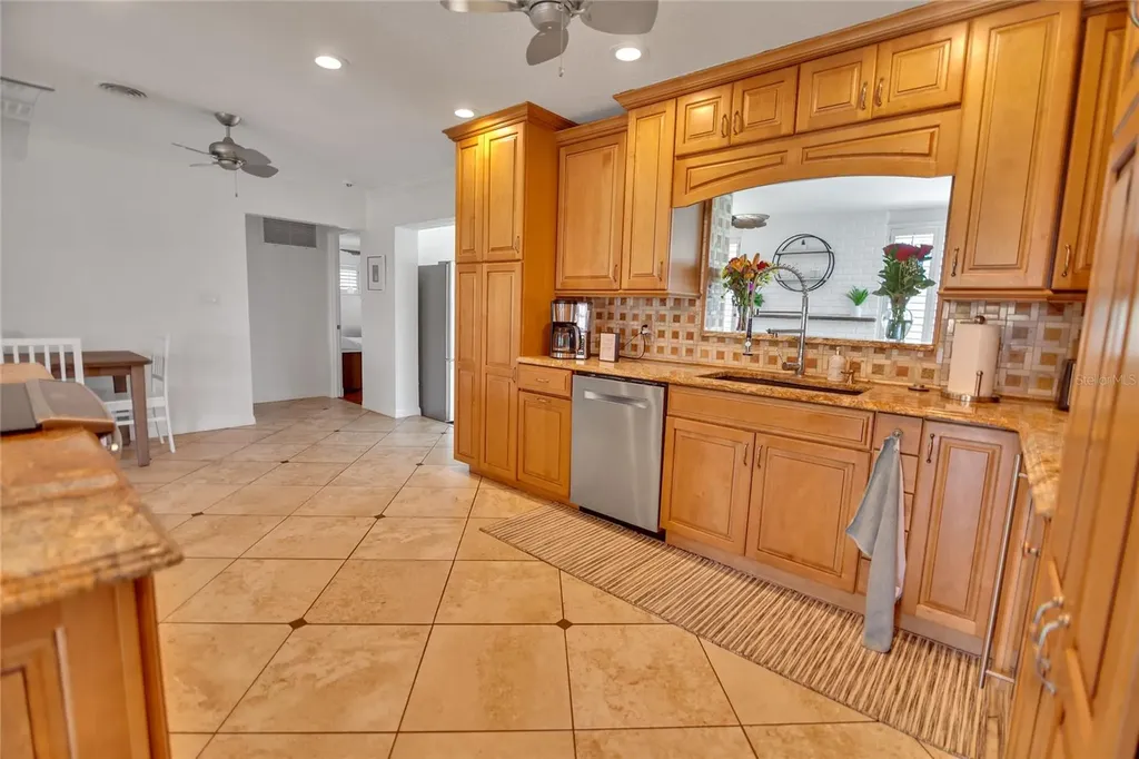 6567 Hillside Avenue Seminole FL 33772