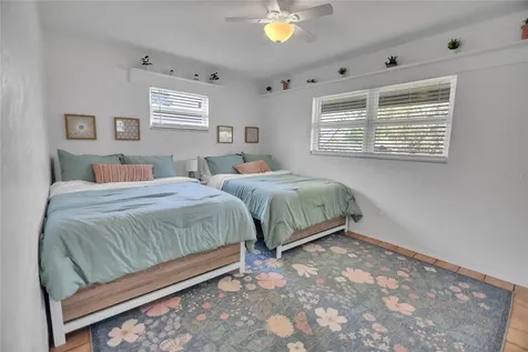 6567 Hillside Avenue Seminole FL 33772