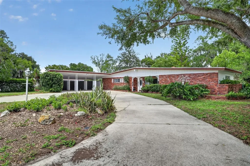 1509 W Country Club Drive Tampa FL 33612