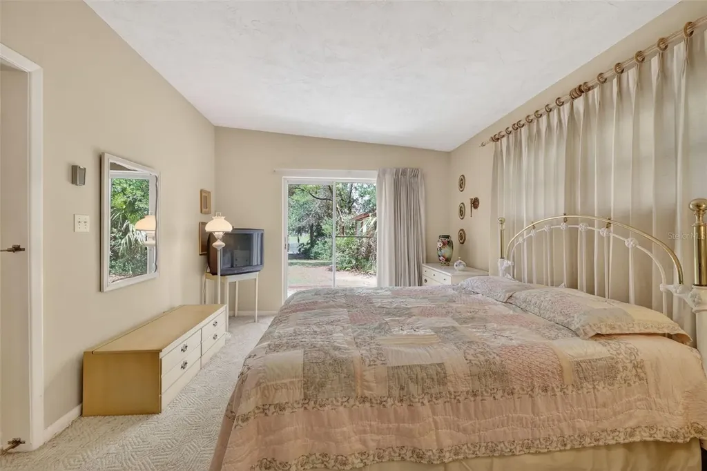 1509 W Country Club Drive Tampa FL 33612