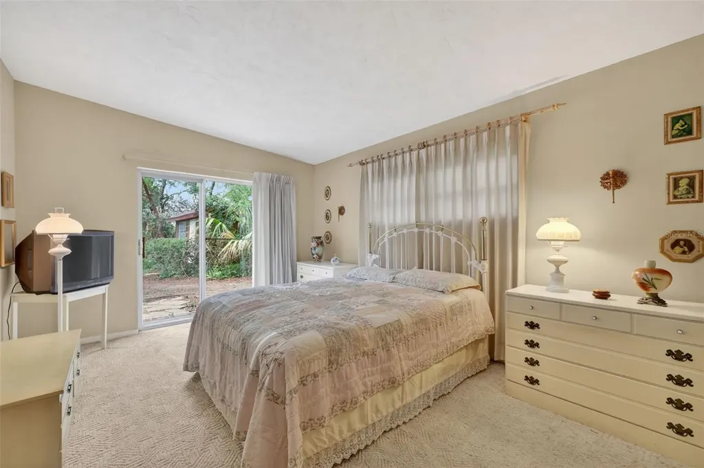 1509 W Country Club Drive Tampa FL 33612