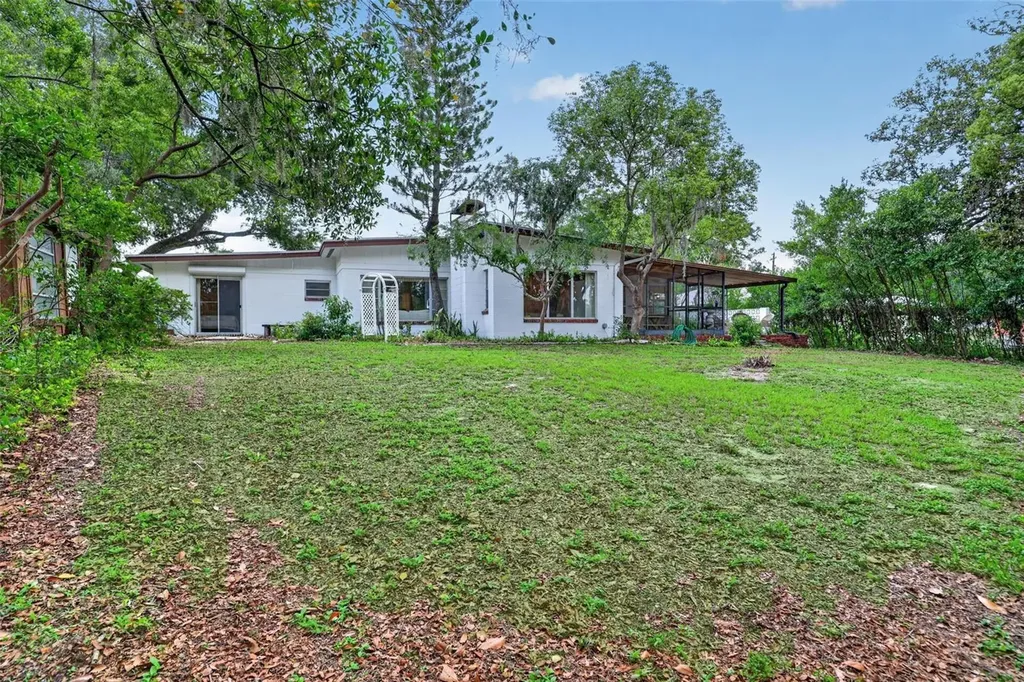1509 W Country Club Drive Tampa FL 33612