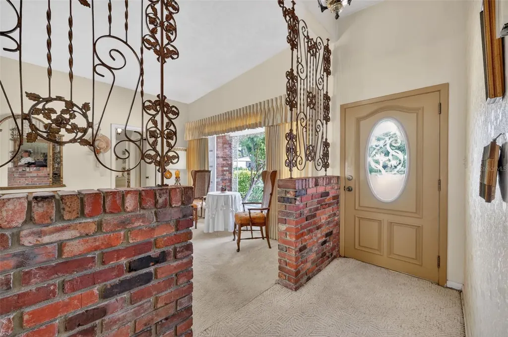 1509 W Country Club Drive Tampa FL 33612