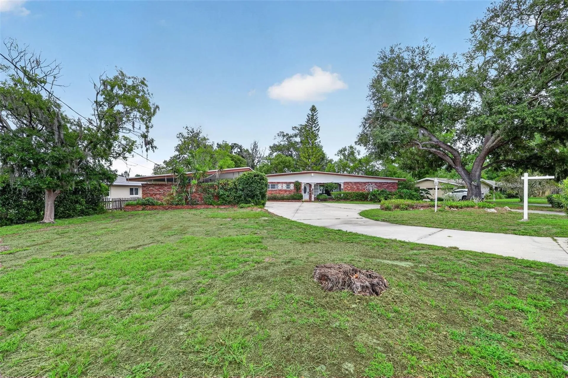 1509 W Country Club Drive Tampa FL 33612