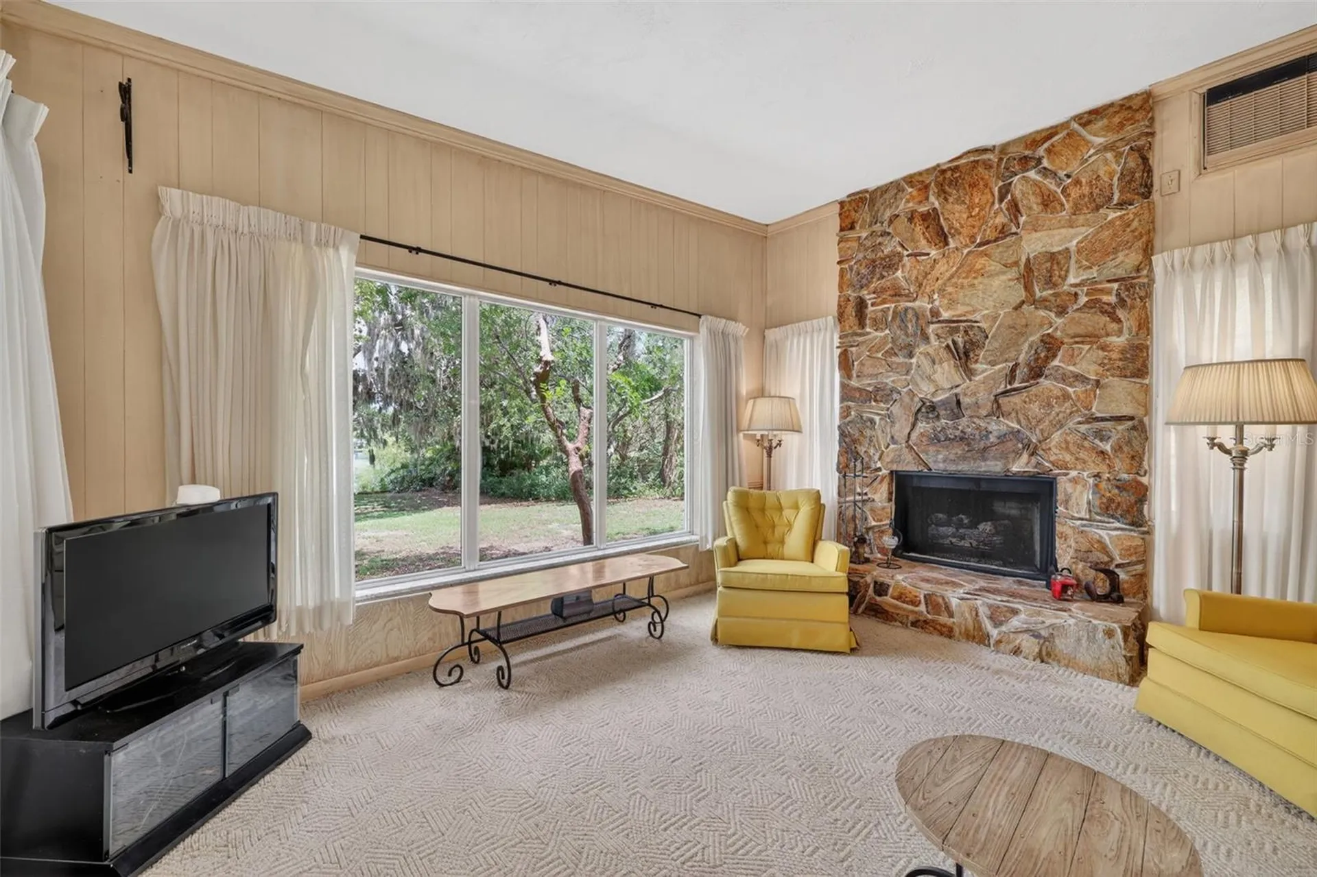 1509 W Country Club Drive Tampa FL 33612