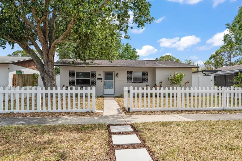766 90th Avenue N St Petersburg FL 33702
