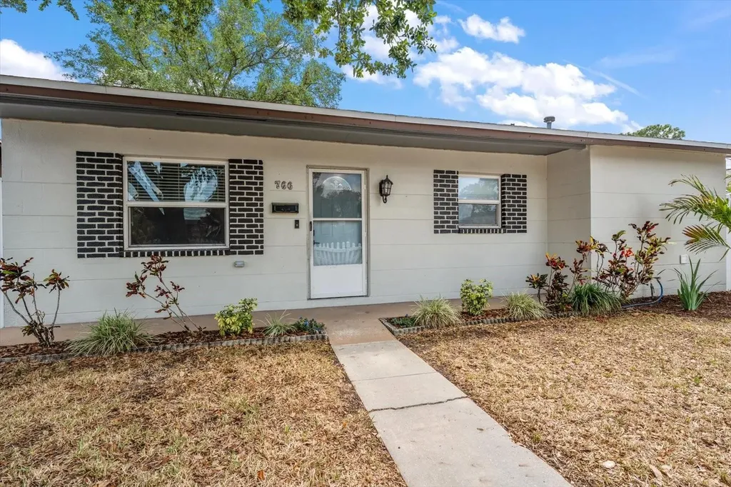 766 90th Avenue N St Petersburg FL 33702
