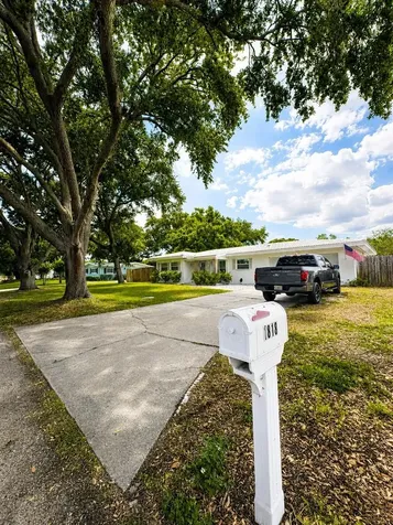 1818 Meadow Lane Clearwater FL 33764