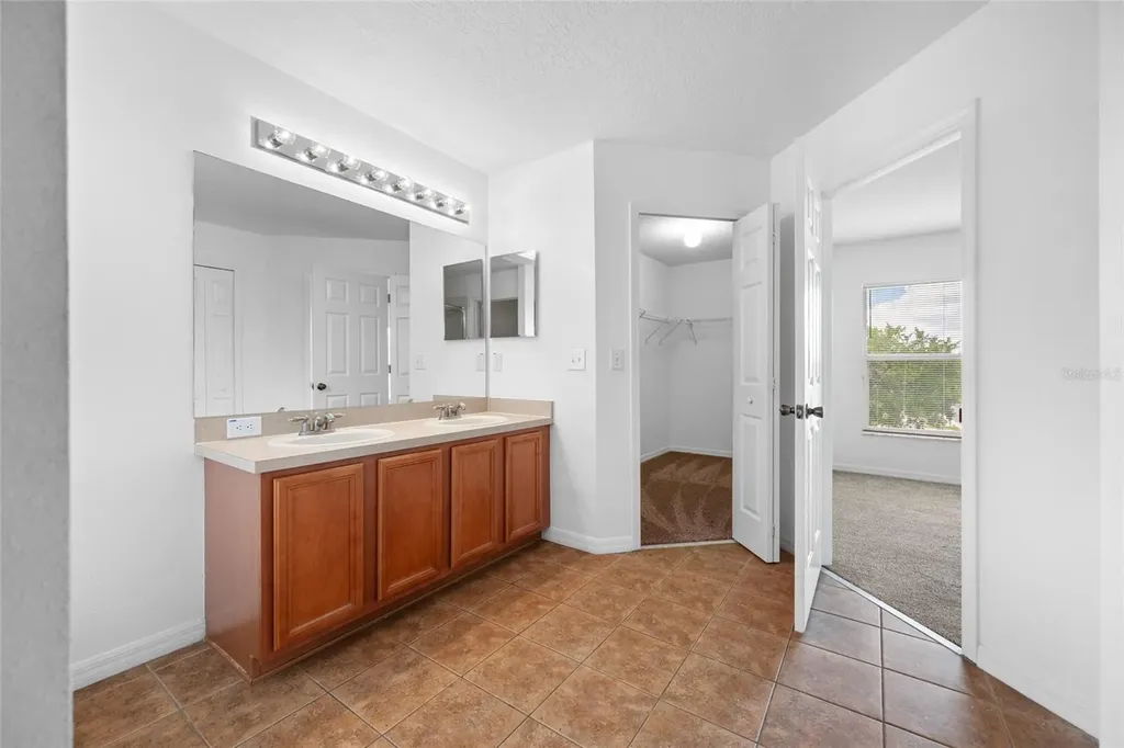2227 Roanoke Springs Drive Ruskin FL 33570
