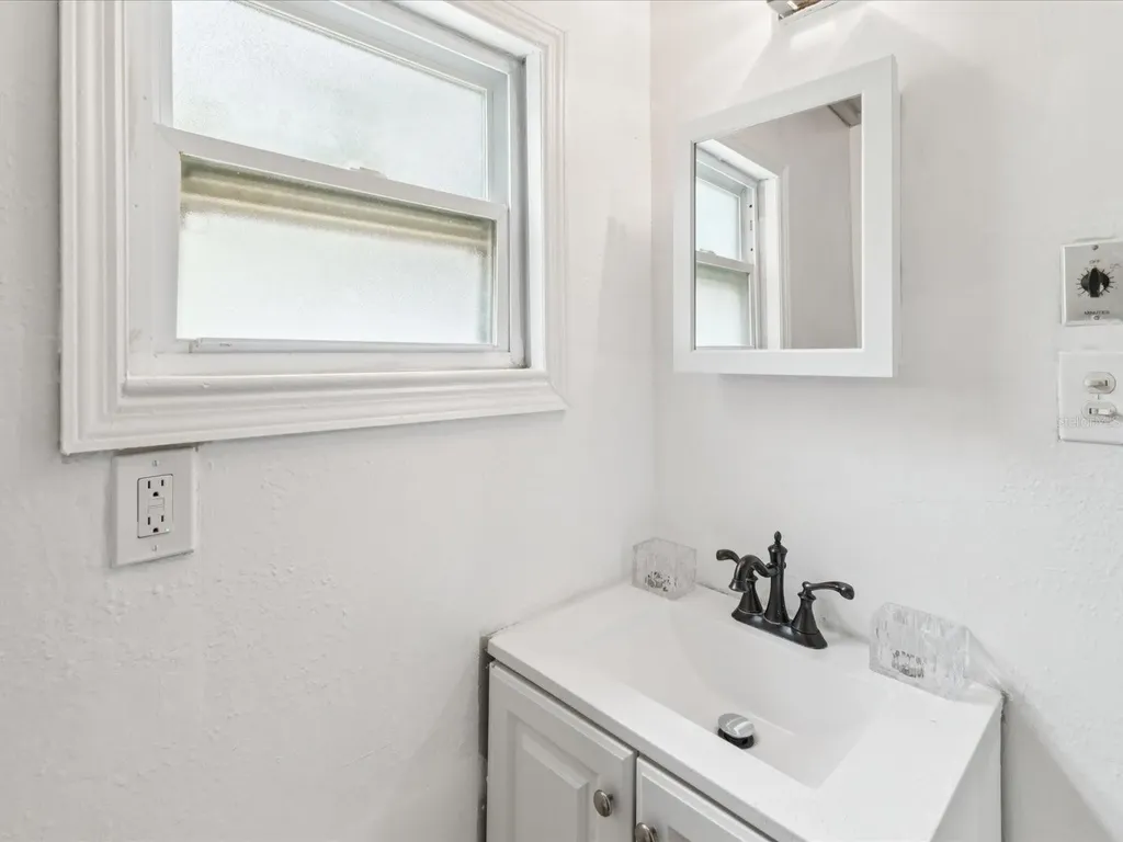 6518 S West Shore Circle Tampa FL 33616