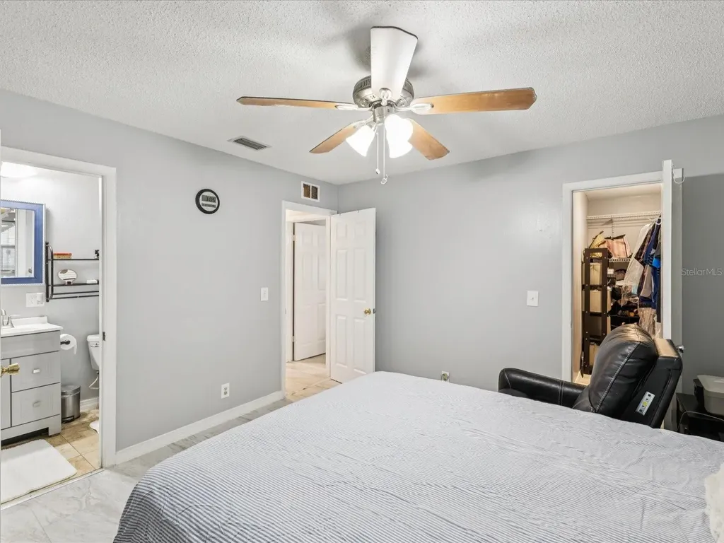 6518 S West Shore Circle Tampa FL 33616