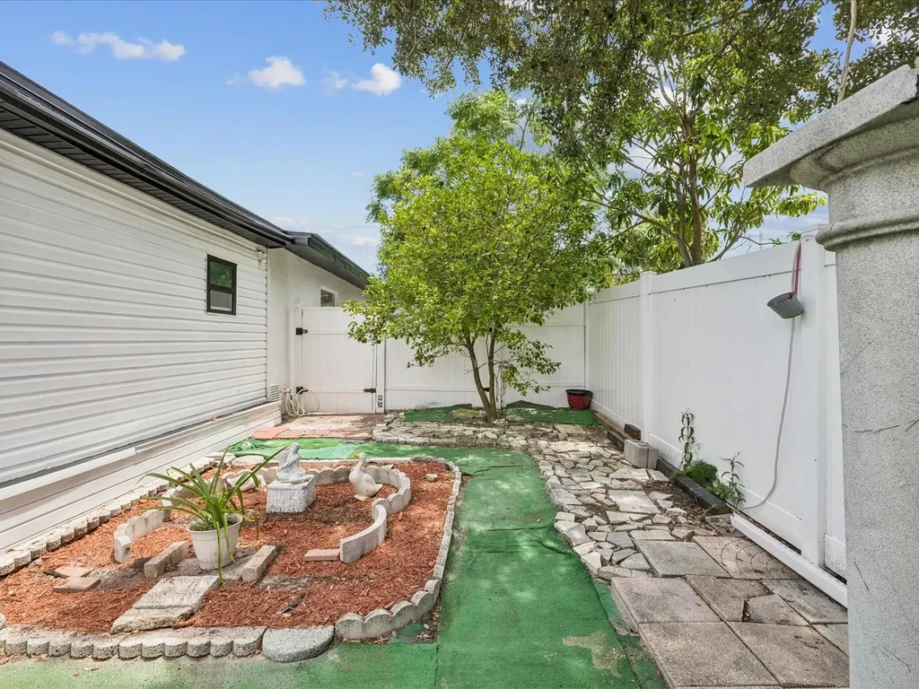 6518 S West Shore Circle Tampa FL 33616