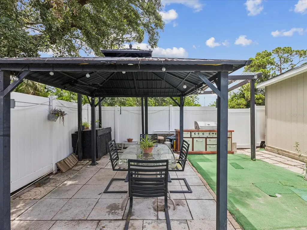 6518 S West Shore Circle Tampa FL 33616