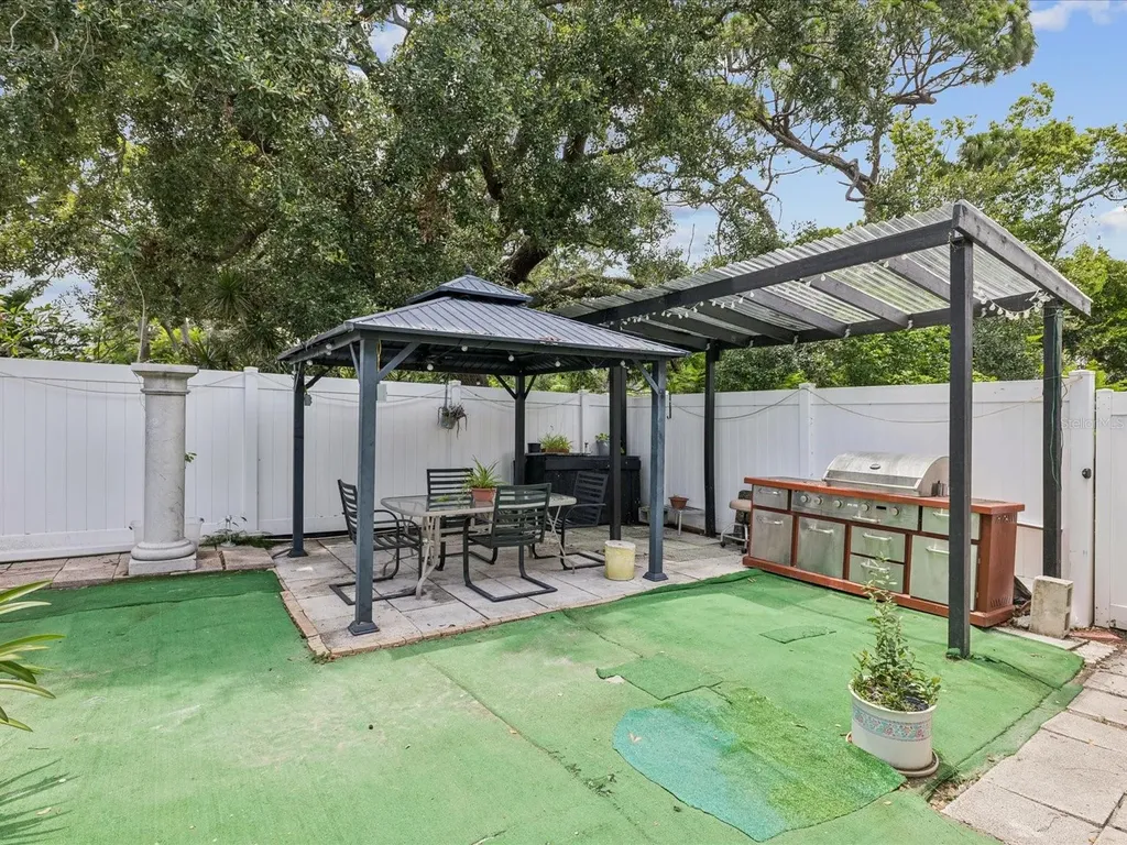 6518 S West Shore Circle Tampa FL 33616