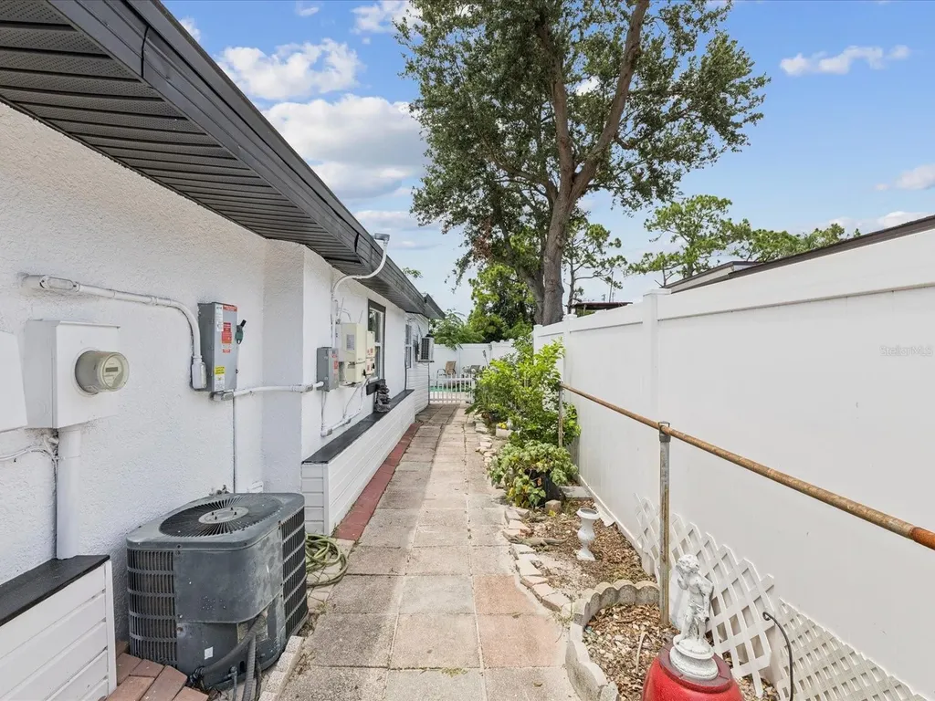 6518 S West Shore Circle Tampa FL 33616