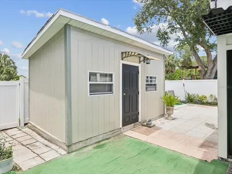 6518 S West Shore Circle Tampa FL 33616