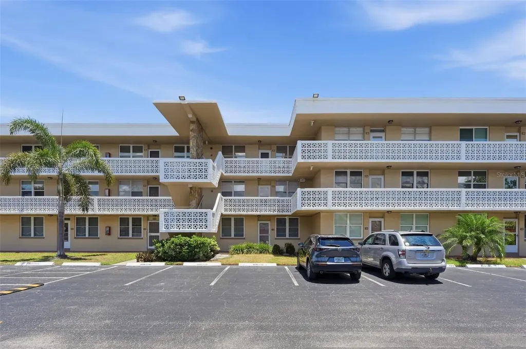4915 Bay Street NE St Petersburg FL 33703