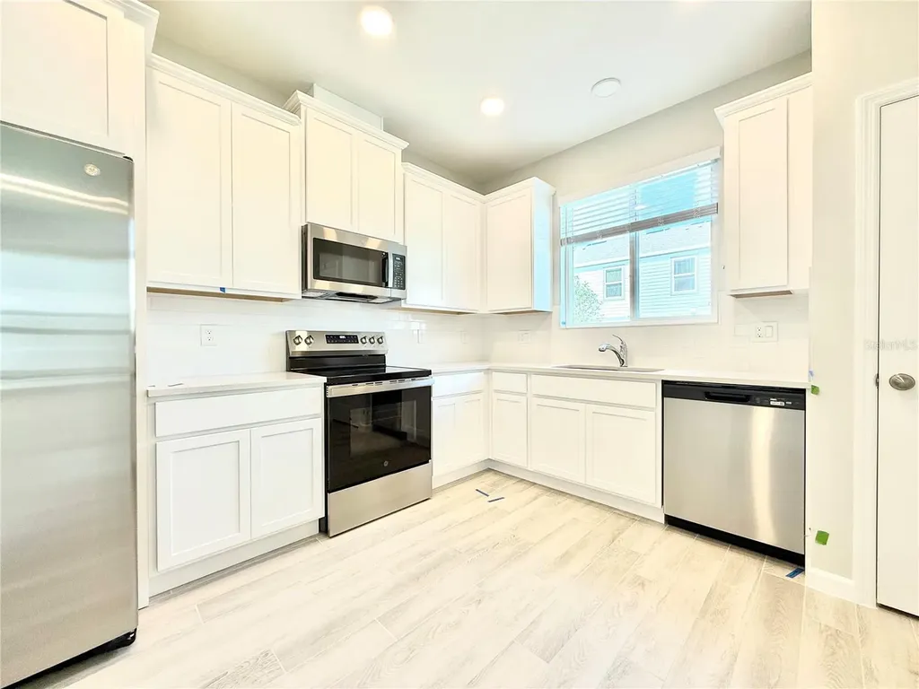 4715 E Campsite Loop Orlando FL 32824