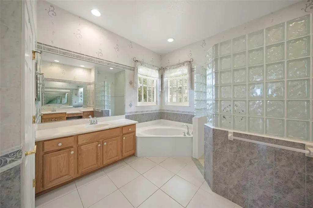 9043 Misty Creek Drive Sarasota FL 34241