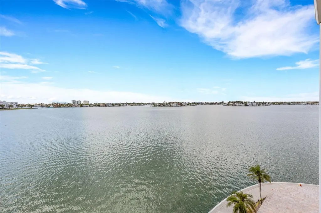 7665 Sun Island Drive S South Pasadena FL 33707