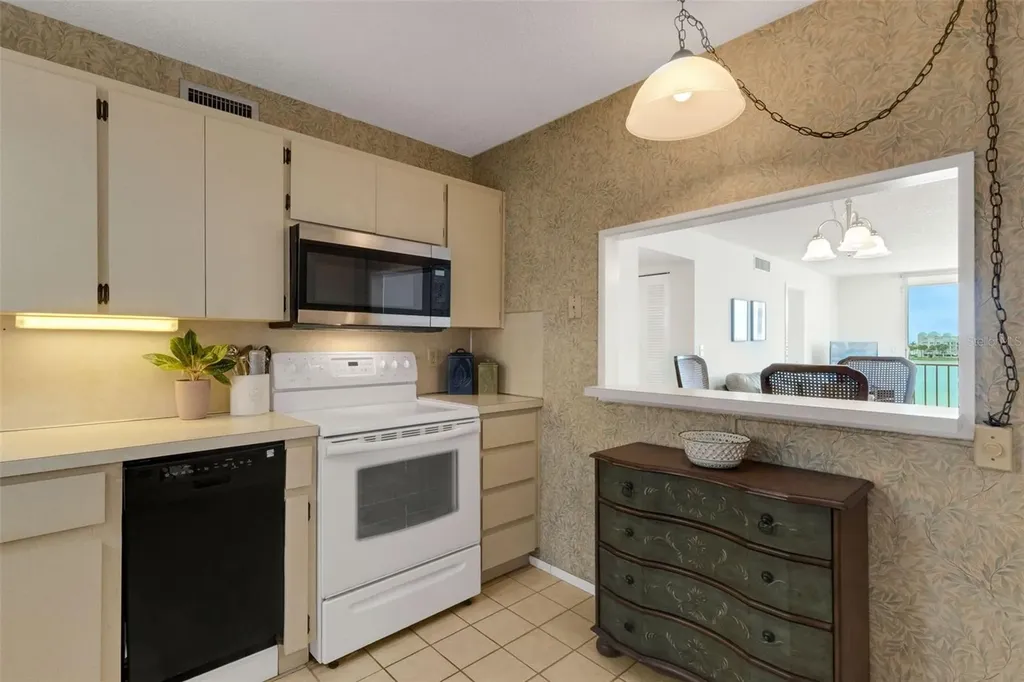 7665 Sun Island Drive S South Pasadena FL 33707