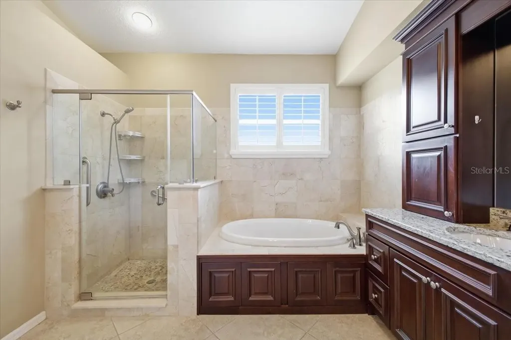 2726 Valencia Grove Drive Valrico FL 33596