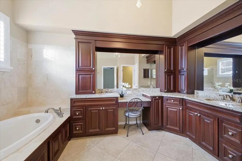 2726 Valencia Grove Drive Valrico FL 33596