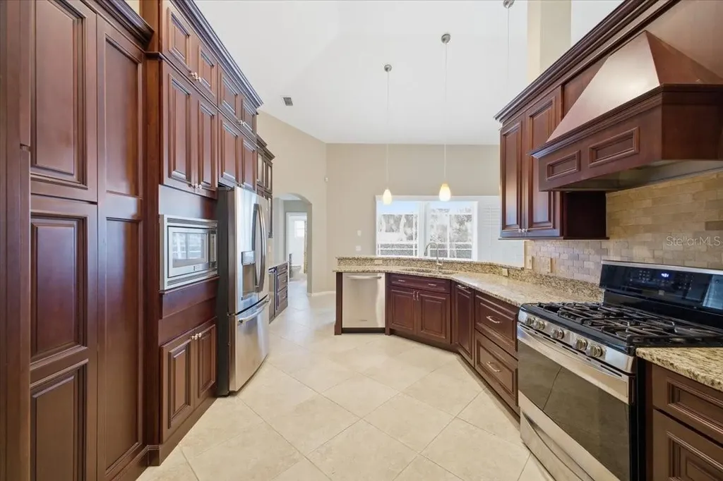 2726 Valencia Grove Drive Valrico FL 33596