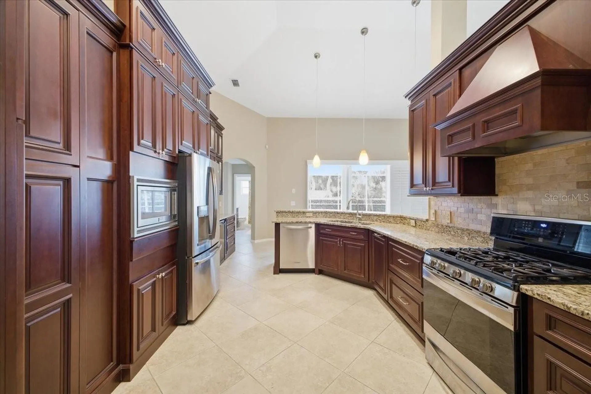 2726 Valencia Grove Drive Valrico FL 33596