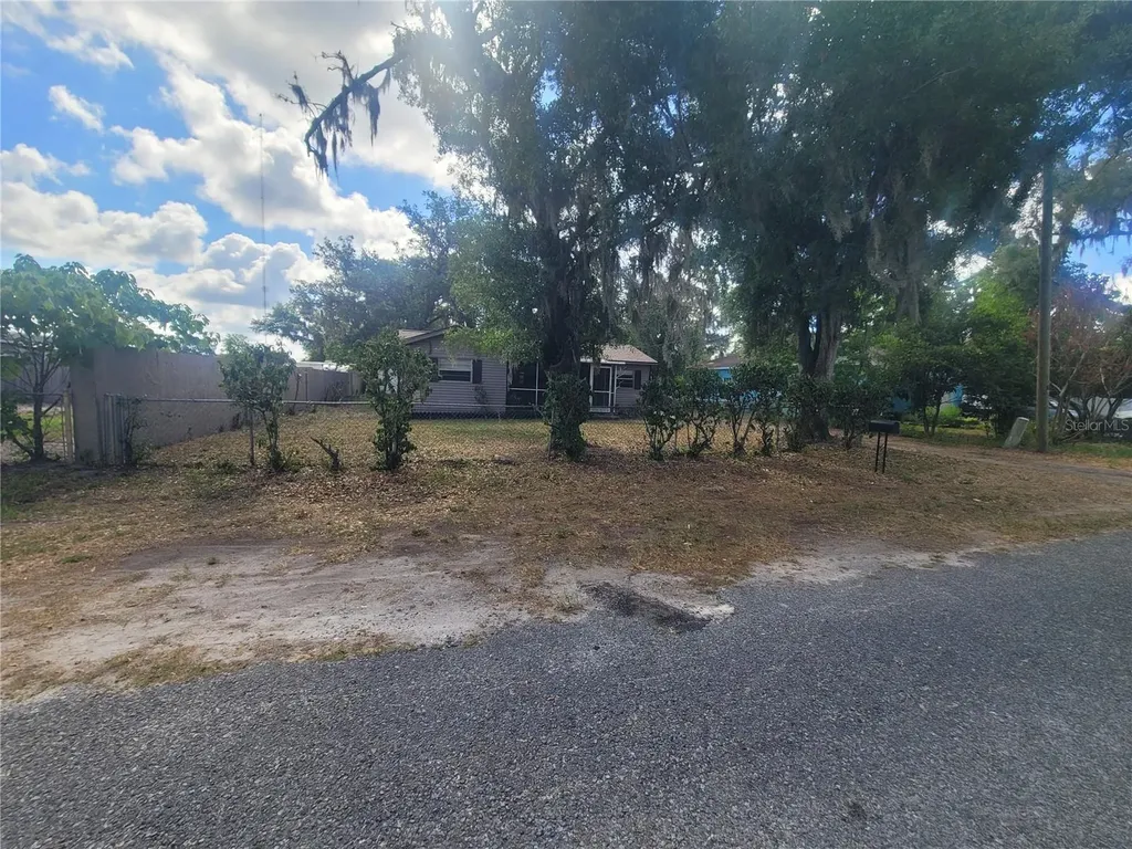 2831 N Valrico Road Seffner FL 33584