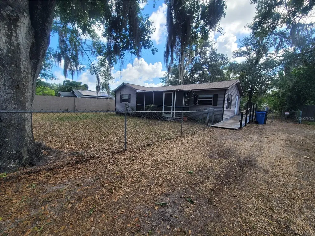 2831 N Valrico Road Seffner FL 33584