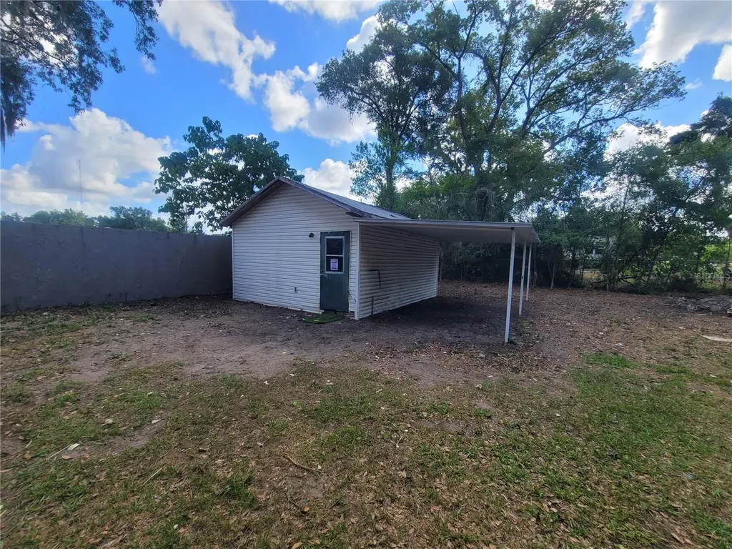 2831 N Valrico Road Seffner FL 33584