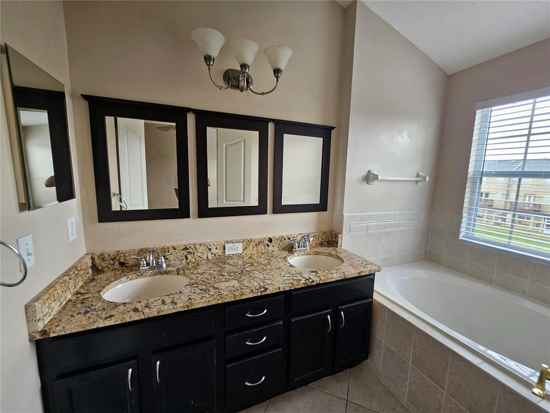 2927 Pointeview Drive Tampa FL 33611