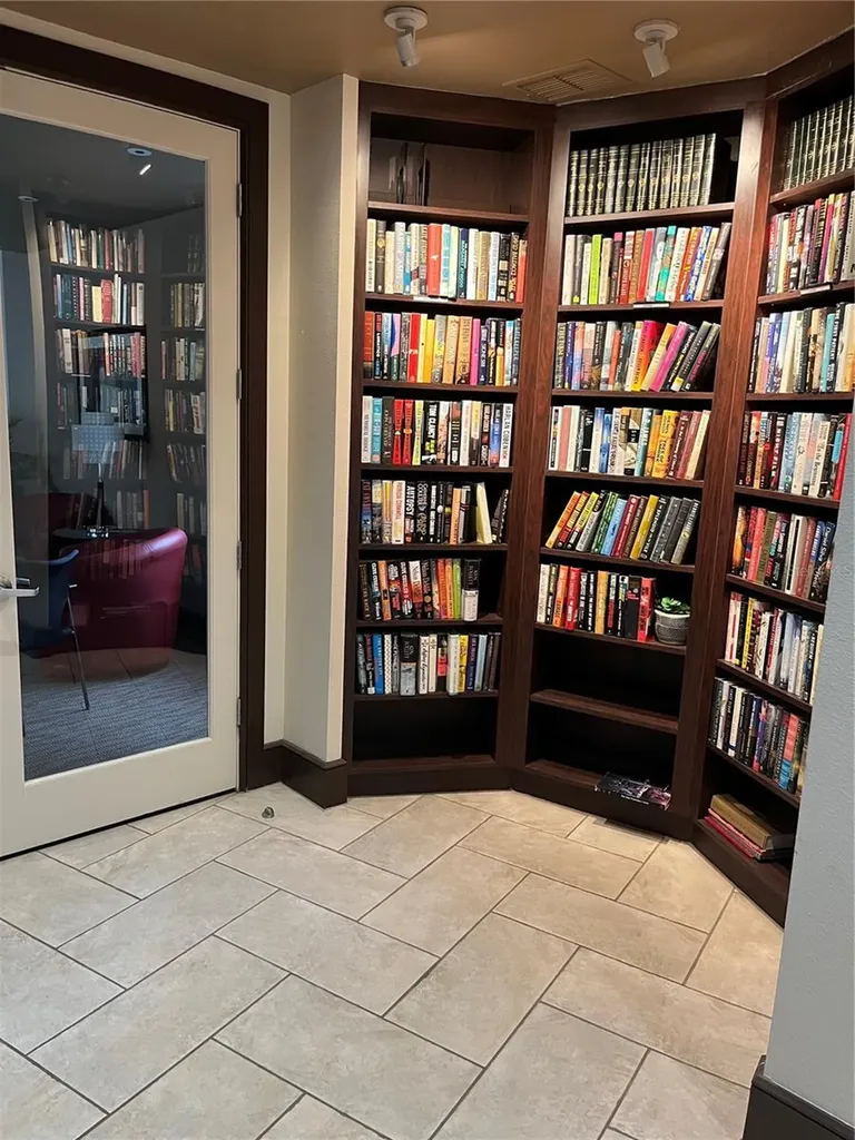 435 S Gulfstream Avenue Sarasota FL 34236