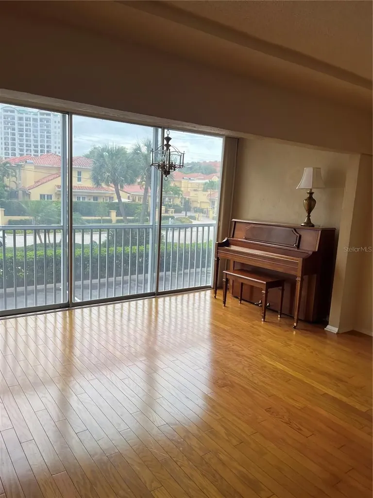 435 S Gulfstream Avenue Sarasota FL 34236