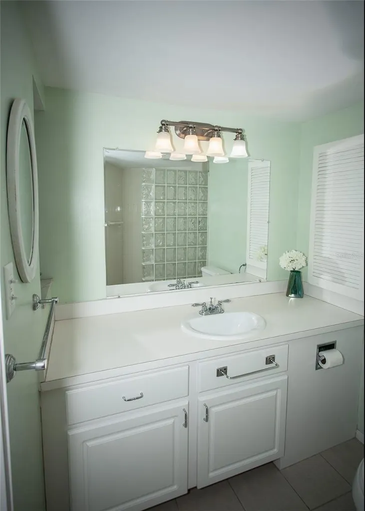 435 S Gulfstream Avenue Sarasota FL 34236