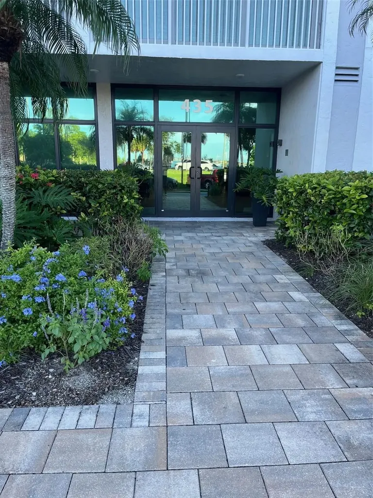 435 S Gulfstream Avenue Sarasota FL 34236