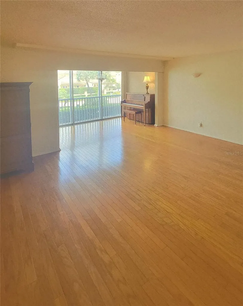 435 S Gulfstream Avenue Sarasota FL 34236