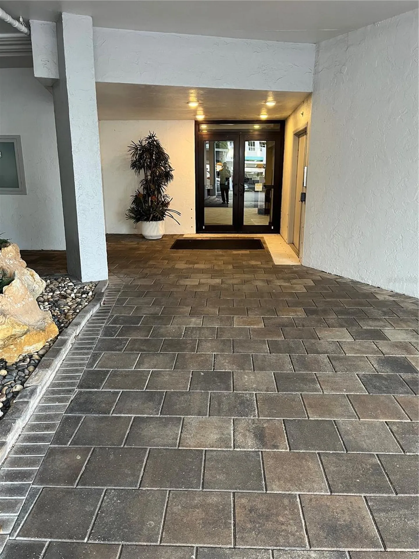 435 S Gulfstream Avenue Sarasota FL 34236