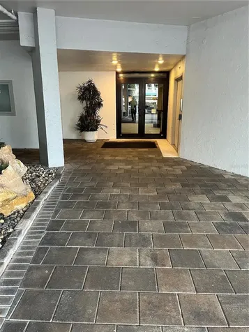 435 S Gulfstream Avenue Sarasota FL 34236