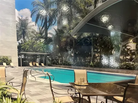 435 S Gulfstream Avenue Sarasota FL 34236
