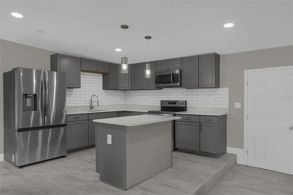 26716 Fishermans Road Paisley FL 32767