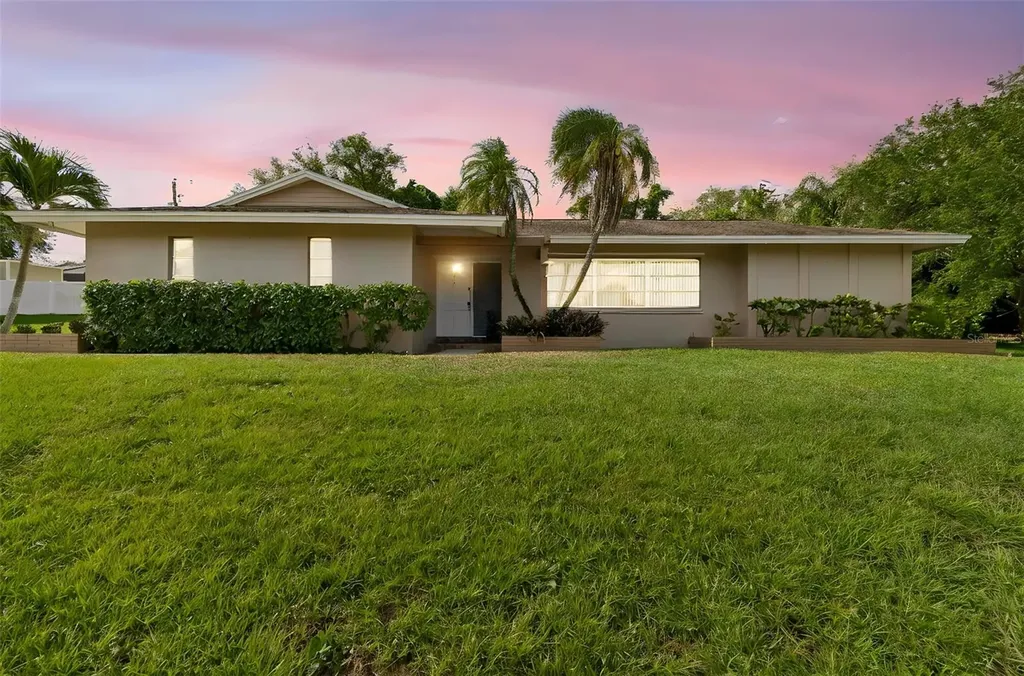 1251 Holiday Drive Tarpon Springs FL 34689