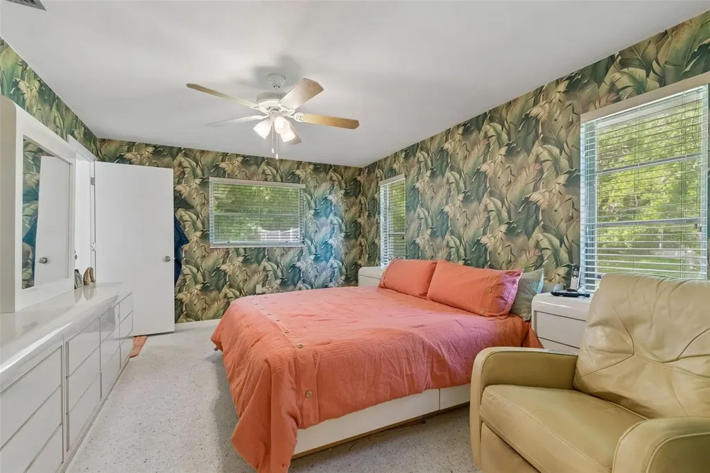 1251 Holiday Drive Tarpon Springs FL 34689