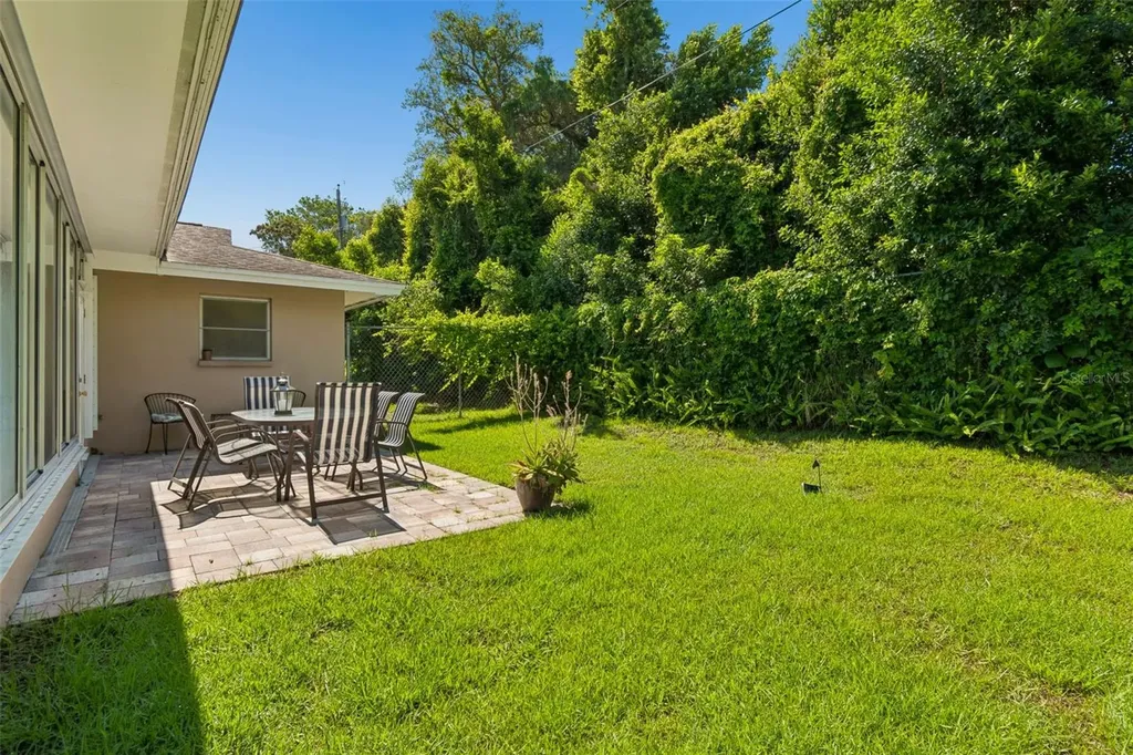 1251 Holiday Drive Tarpon Springs FL 34689