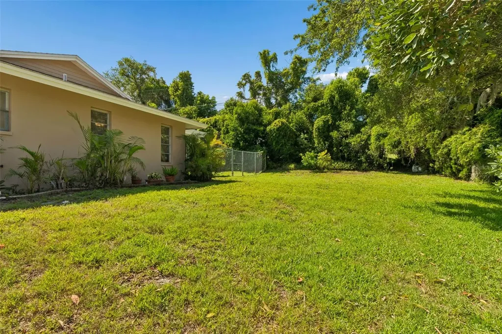 1251 Holiday Drive Tarpon Springs FL 34689
