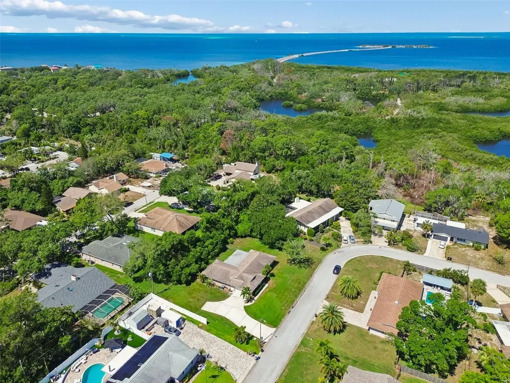 1251 Holiday Drive Tarpon Springs FL 34689