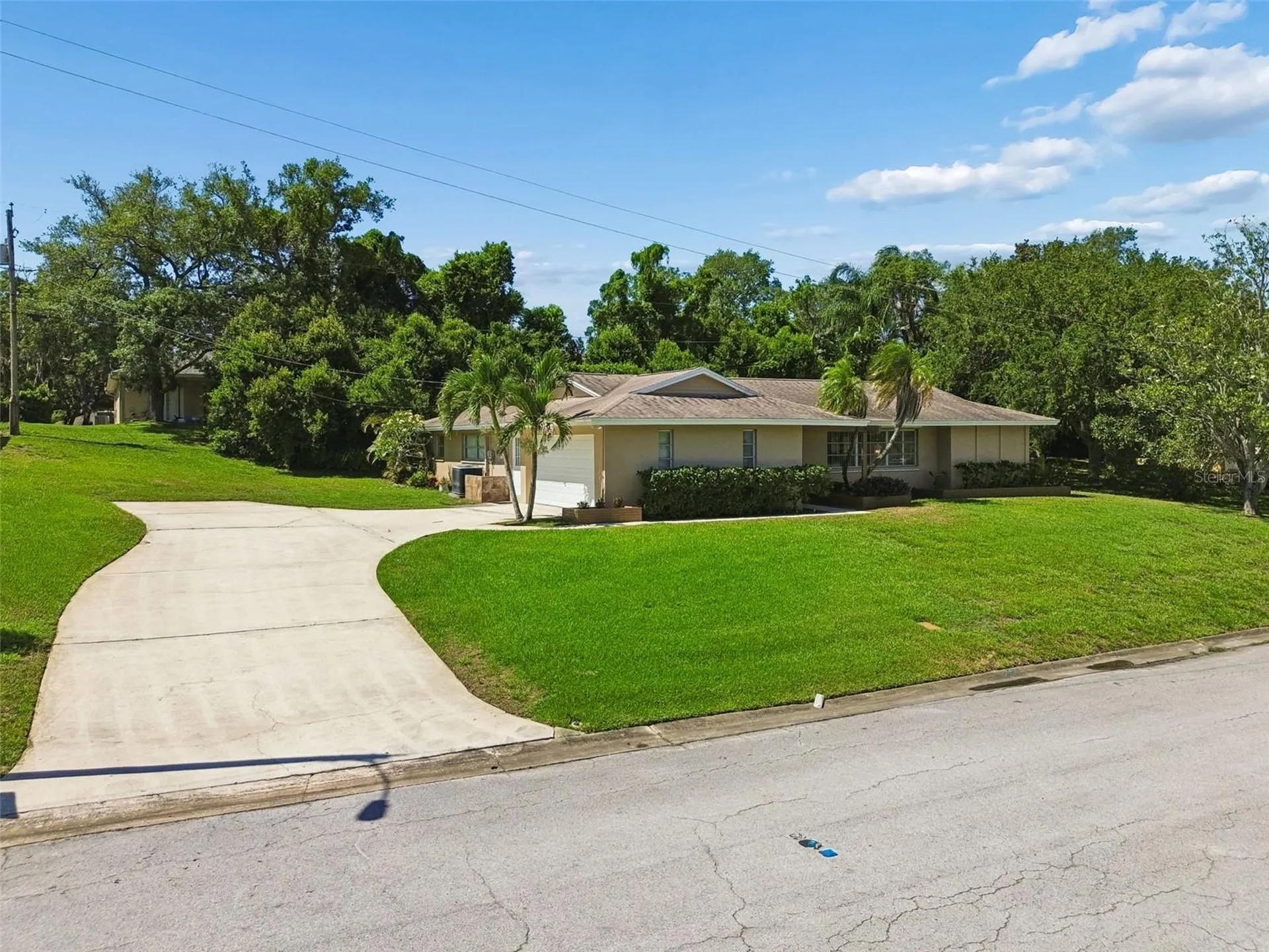 1251 Holiday Drive Tarpon Springs FL 34689