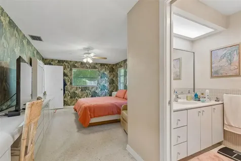 1251 Holiday Drive Tarpon Springs FL 34689