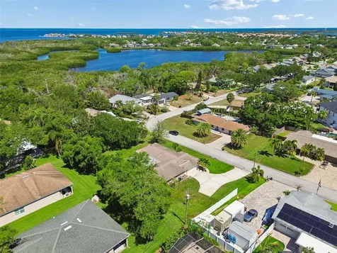 1251 Holiday Drive Tarpon Springs FL 34689
